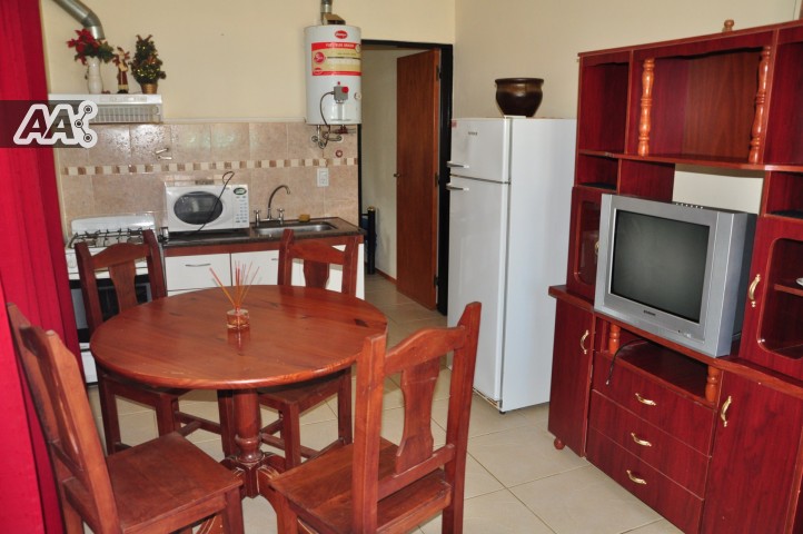 COMPLEJO TURISTICO. 2 CASAS + UN DEPTO CON COCHERA-PATIO-Y EQUIPAMIENTO FULL — foto 13