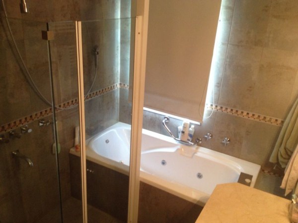 HERMOSO CHALET EN BARRIO PRIVADO CON PISCINA CON SOLARIUM HUMEDO E HIDROMASAJES - GRAN PARQUE - QUINCHO - BAJADA DIRECTA AL RIO — foto 6