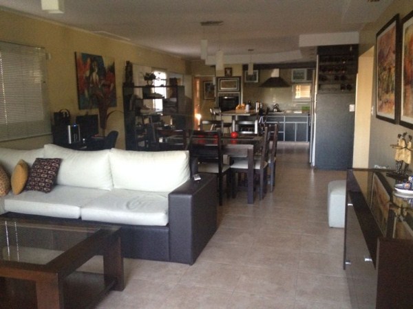HERMOSO CHALET EN BARRIO PRIVADO CON PISCINA CON SOLARIUM HUMEDO E HIDROMASAJES - GRAN PARQUE - QUINCHO - BAJADA DIRECTA AL RIO — foto 12