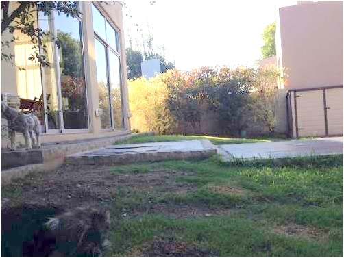 HERMOSO Y MODERNO CHALET DE ESTILO MINIMALISTA EN EXCLUSIVO BARRIO DE CARLOS PAZ . PISCINA – COCHERA – QUINCHO Y EQUIPAMIENTO FULL !! — foto 4