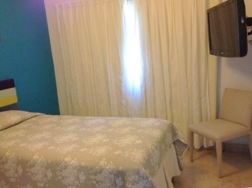 HERMOSO Y MODERNO CHALET DE ESTILO MINIMALISTA EN EXCLUSIVO BARRIO DE CARLOS PAZ . PISCINA – COCHERA – QUINCHO Y EQUIPAMIENTO FULL !! — foto 7
