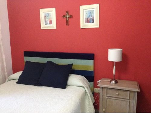 HERMOSO Y MODERNO CHALET DE ESTILO MINIMALISTA EN EXCLUSIVO BARRIO DE CARLOS PAZ . PISCINA – COCHERA – QUINCHO Y EQUIPAMIENTO FULL !! — foto 8