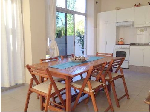 HERMOSO Y MODERNO CHALET DE ESTILO MINIMALISTA EN EXCLUSIVO BARRIO DE CARLOS PAZ . PISCINA – COCHERA – QUINCHO Y EQUIPAMIENTO FULL !! — foto 14