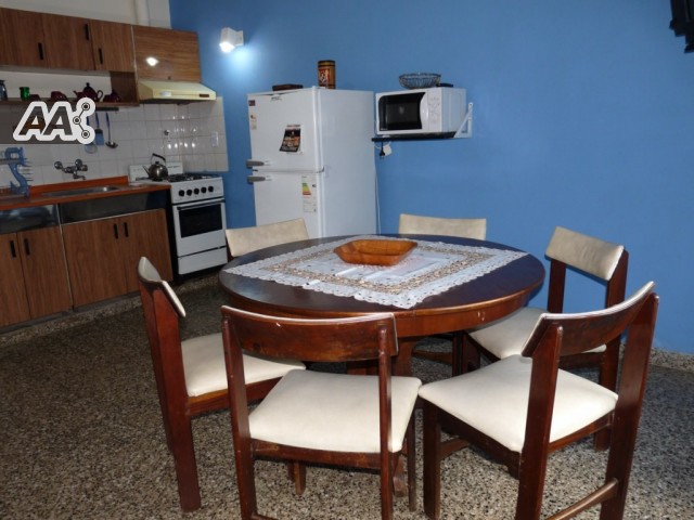 CHALET EN BARRIO RESIDENCIAL – AMPLIO – COMODO – CON PILETA