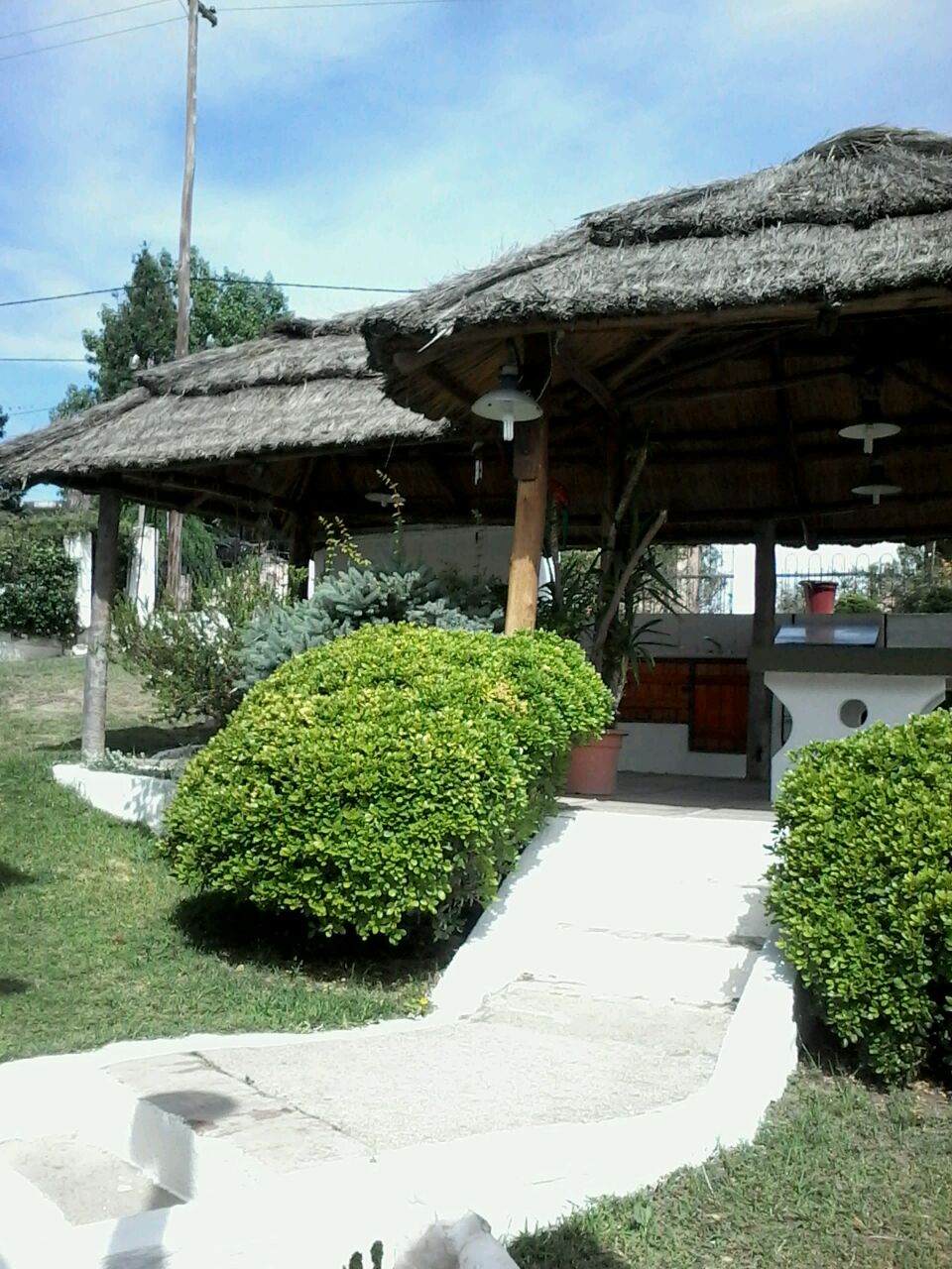CHALET CON PARQUE / PISCINA / SOLARIUM / QUINCHO EN B° VILLA DEL LAGO — foto 3