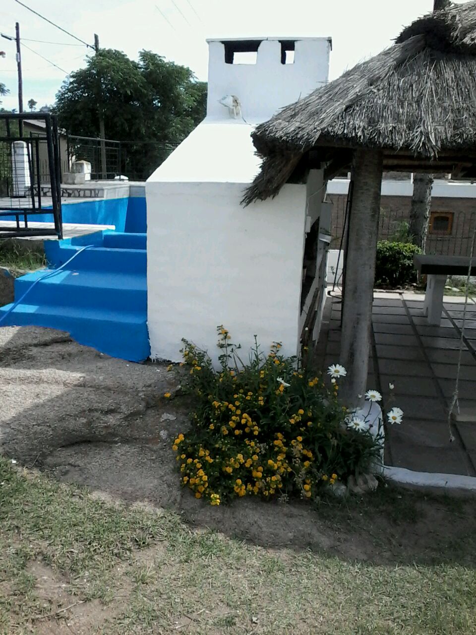 CHALET CON PARQUE / PISCINA / SOLARIUM / QUINCHO EN B° VILLA DEL LAGO — foto 4