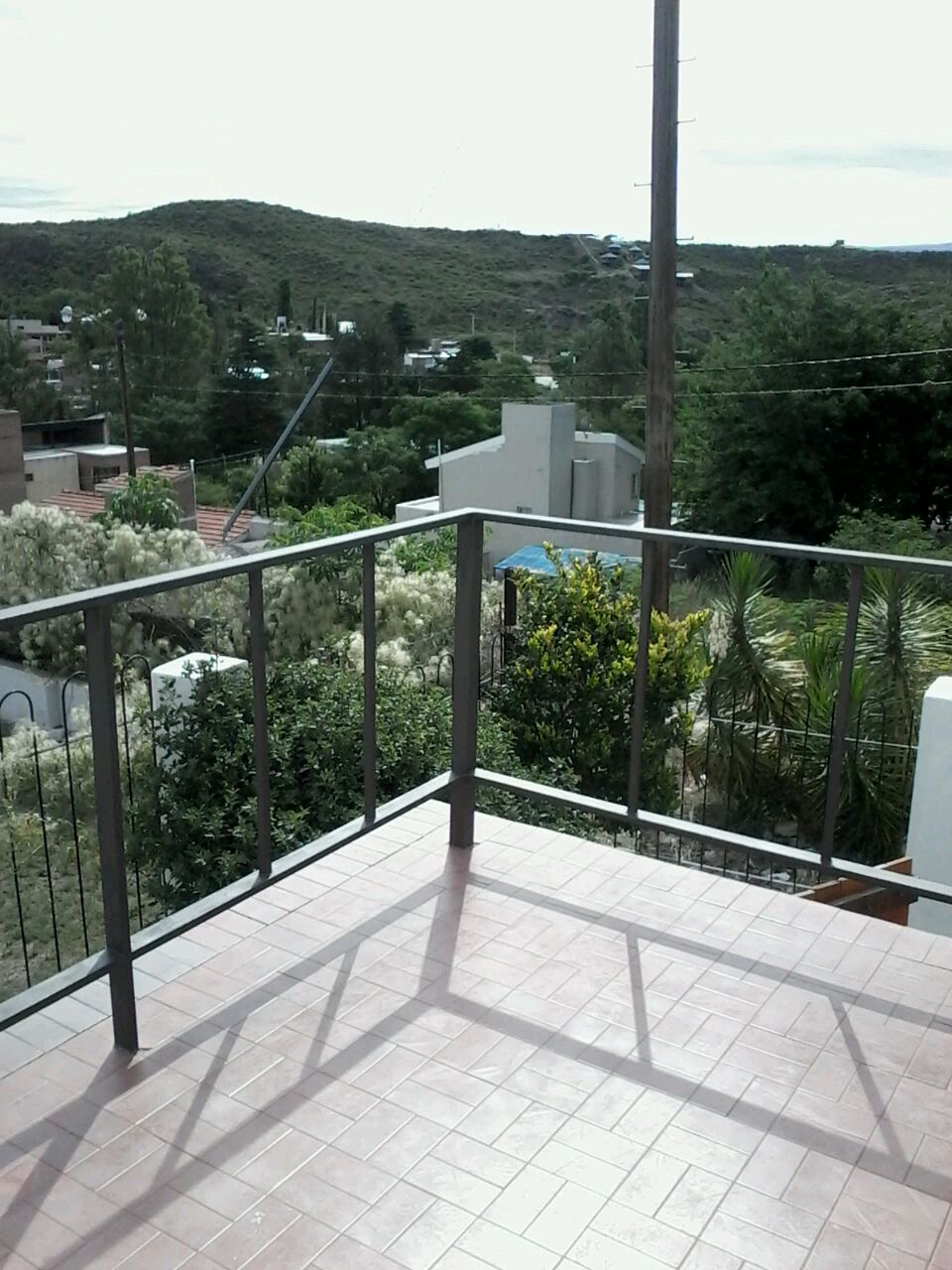 CHALET CON PARQUE / PISCINA / SOLARIUM / QUINCHO EN B° VILLA DEL LAGO — foto 6