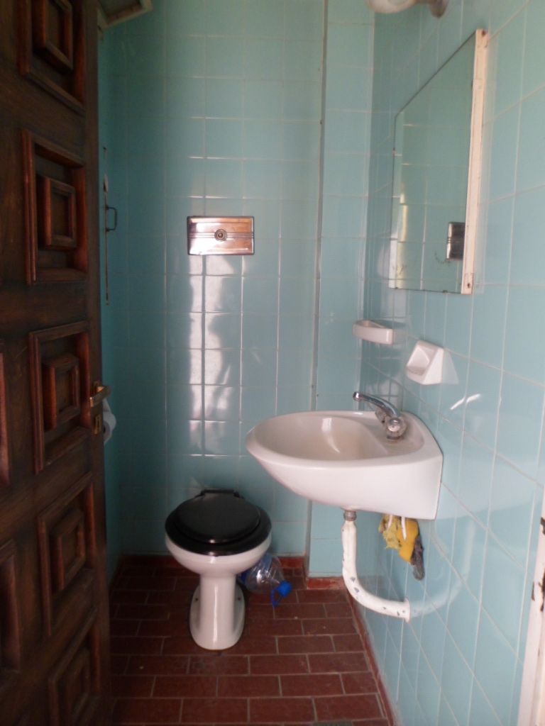 CHALET MUY AMPLIO – CENTRICO – CON PARQUE – PISCINA – QUINCHO — foto 5
