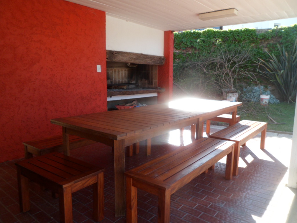 CHALET MUY AMPLIO – CENTRICO – CON PARQUE – PISCINA – QUINCHO — foto 7