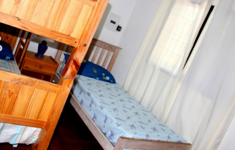 CHALET CON GRAN PARQUE - PISCINA EXCLUSIVA - QUINCHO - VISTA AL RIO - PARA 10 PERSONAS — foto 4