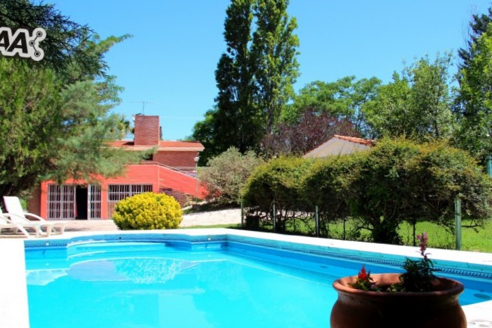 CHALET CON GRAN PARQUE - PISCINA EXCLUSIVA - QUINCHO - VISTA AL RIO - PARA 10 PERSONAS — foto 9