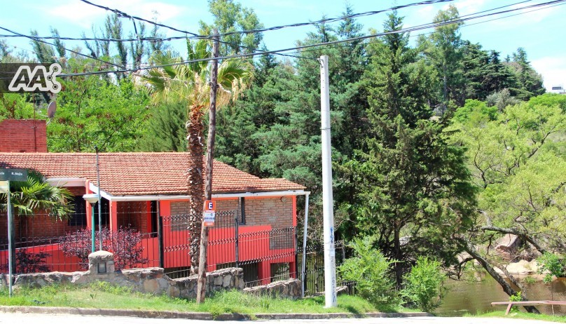 CHALET CON GRAN PARQUE - PISCINA EXCLUSIVA - QUINCHO - VISTA AL RIO - PARA 10 PERSONAS — foto 10