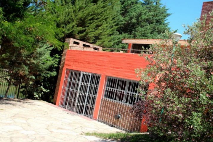 CHALET CON GRAN PARQUE - PISCINA EXCLUSIVA - QUINCHO - VISTA AL RIO - PARA 10 PERSONAS — foto 13