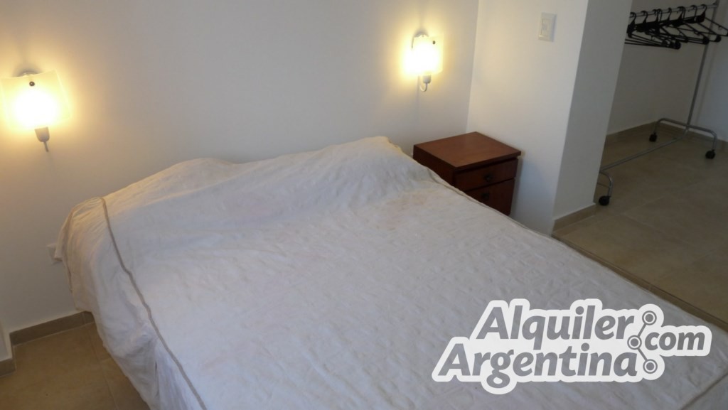 DEPARTAMENTOS AMPLIOS Y CONFORTABLES CON PARQUE - PISCINA Y COSTA PROPIA SOBRE EL LAGO SAN ROQUE HERMOSOS — foto 2
