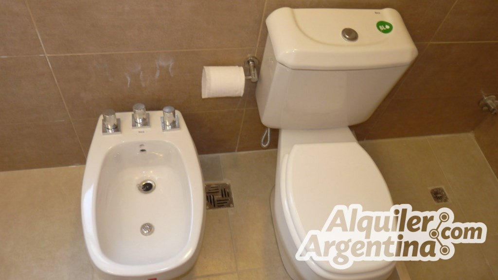 DEPARTAMENTOS AMPLIOS Y CONFORTABLES CON PARQUE - PISCINA Y COSTA PROPIA SOBRE EL LAGO SAN ROQUE HERMOSOS — foto 3