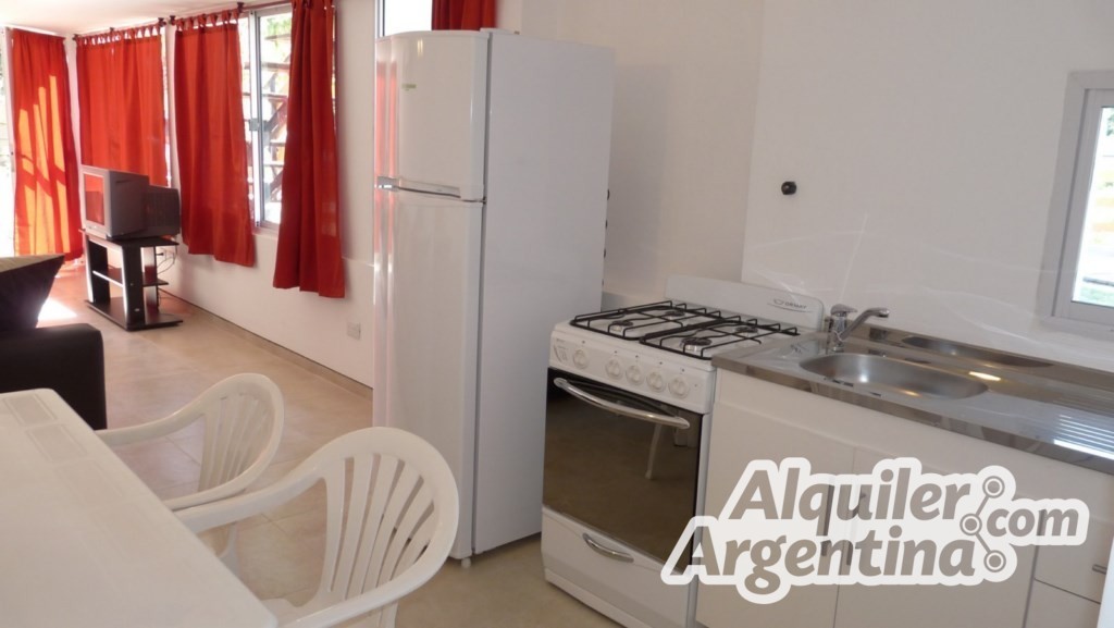 DEPARTAMENTOS AMPLIOS Y CONFORTABLES CON PARQUE - PISCINA Y COSTA PROPIA SOBRE EL LAGO SAN ROQUE HERMOSOS — foto 9