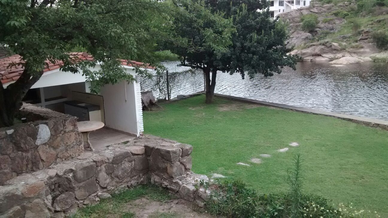 DEPARTAMENTOS AMPLIOS Y CONFORTABLES CON PARQUE - PISCINA Y COSTA PROPIA SOBRE EL LAGO SAN ROQUE HERMOSOS — foto 15