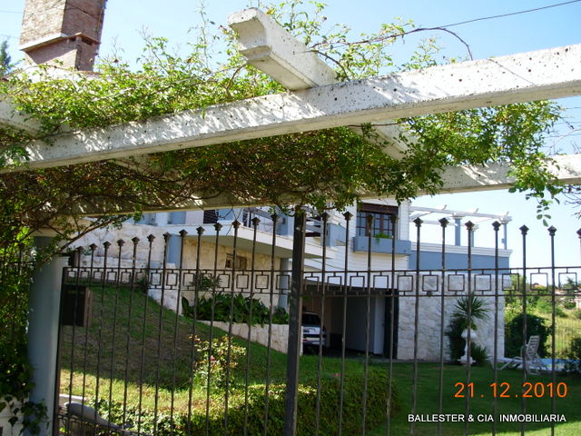 MONOAMBIENTE EN BARRIO RESIDENCIAL PROXIMO AL CENTRO CON COCHERA - ASADOR - PILETA — foto 2