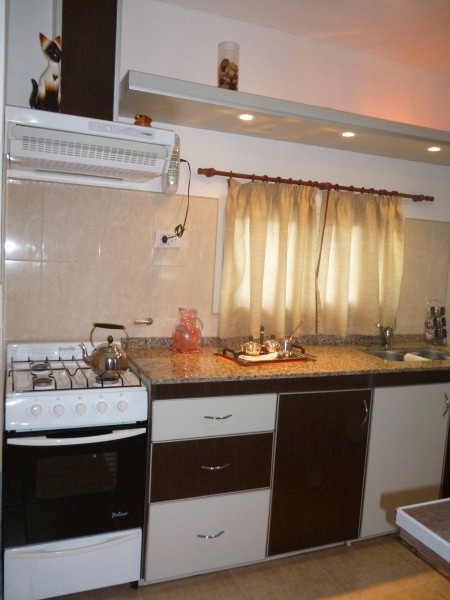 MODERNO DUPLEX. PARA 5 PERSONAS. DOS DORMITORIOS. COCHERA.PATIO CON ASADOR. PISCINA COMPARTIDA — foto 13