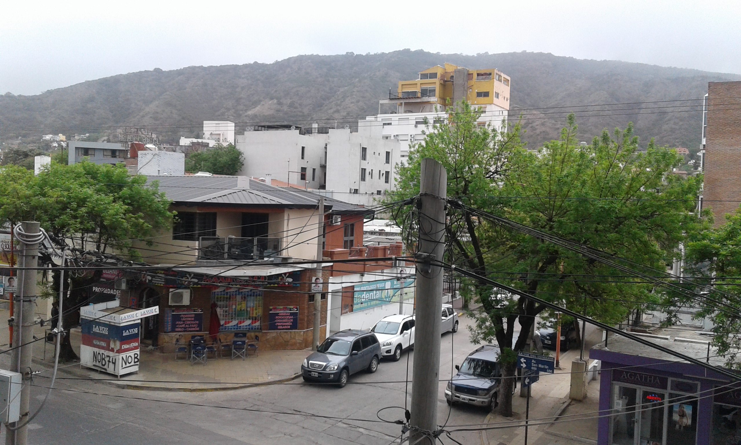 DEPTO DE CATEGORIA PARA 4 PERSONAS CON PISCINA - COCHERA - GIMNASIO - QUINCHO - HERMOSA VISTA PANORÁMICA - CÉNTRICO — foto 5