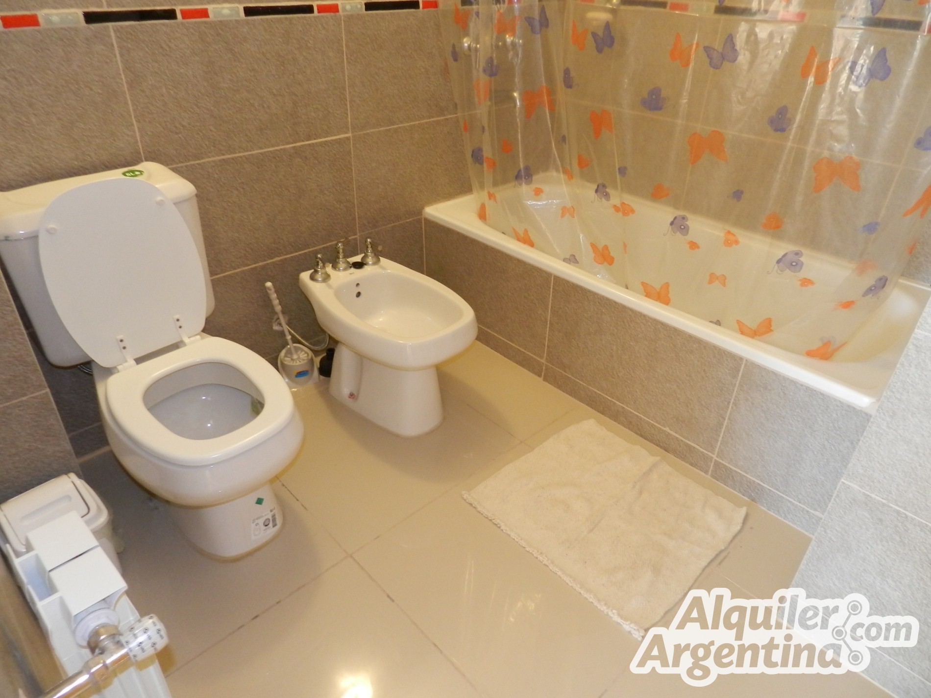 DEPTO DE CATEGORIA PARA 4 PERSONAS CON PISCINA - COCHERA - GIMNASIO - QUINCHO - HERMOSA VISTA PANORÁMICA - CÉNTRICO — foto 9