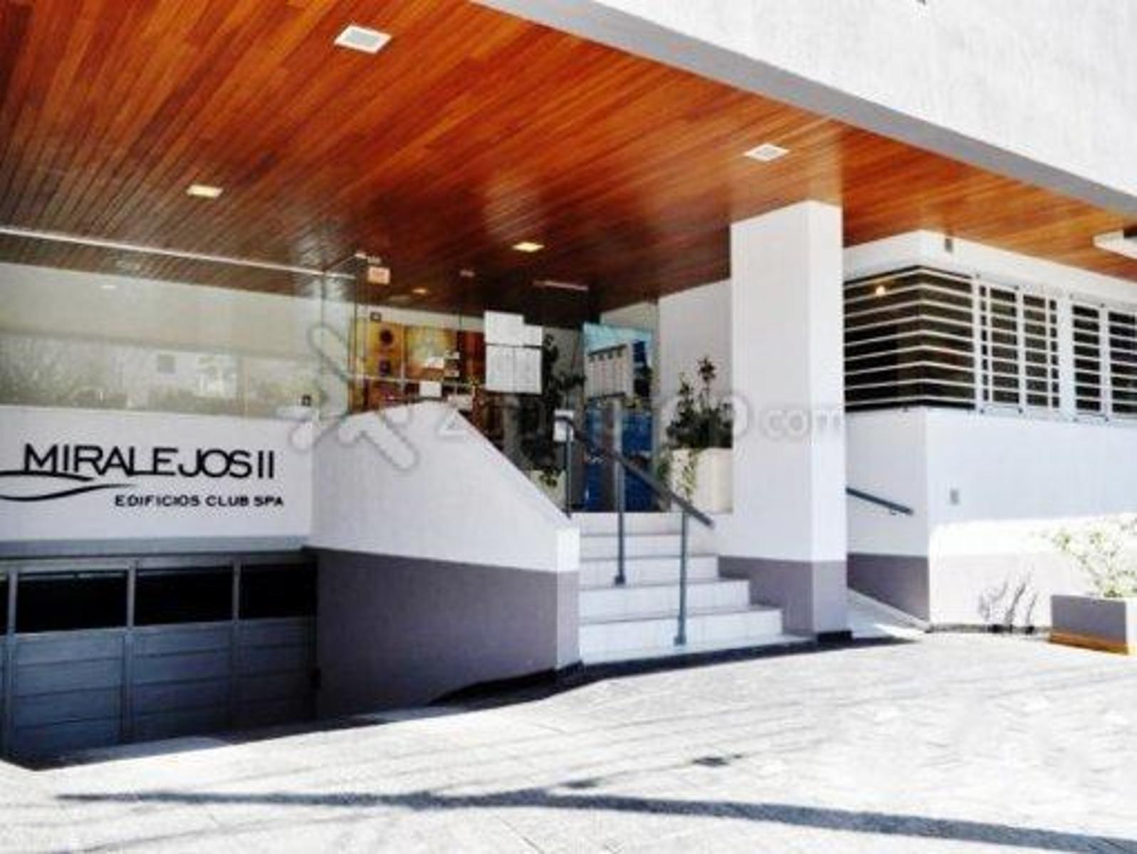 DEPARTAMENTOS EN PLENO CENTRO DE CARLOS PAZ. CON PISCINA - QUINCHO - COCHERA - TERRAZA - COCHERA. EQUIPAMIENTO FULL — foto 3