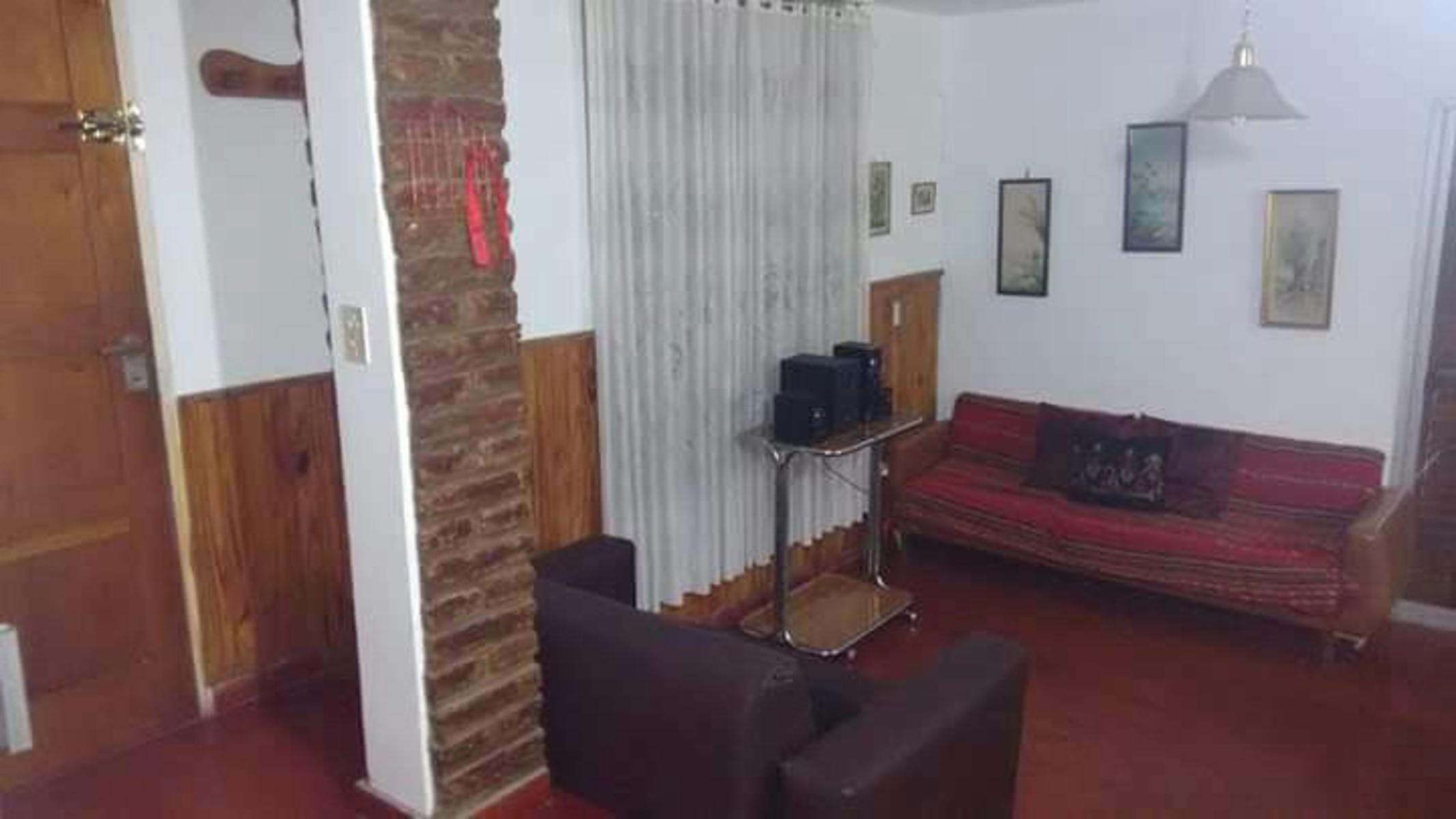 CASA CON PILETA PROXIMA AL CENTRO — foto 7