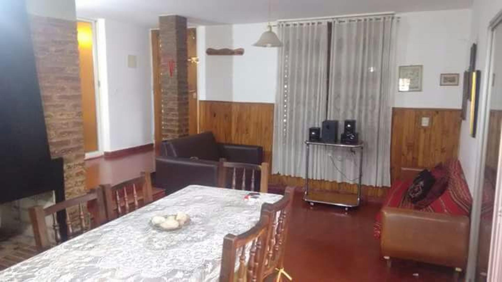 CASA CON PILETA PROXIMA AL CENTRO — foto 8
