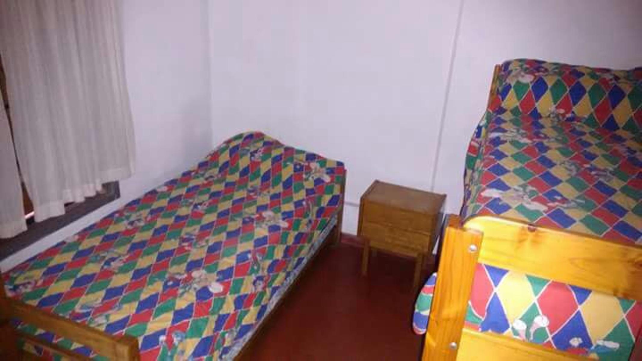 CASA CON PILETA PROXIMA AL CENTRO — foto 9