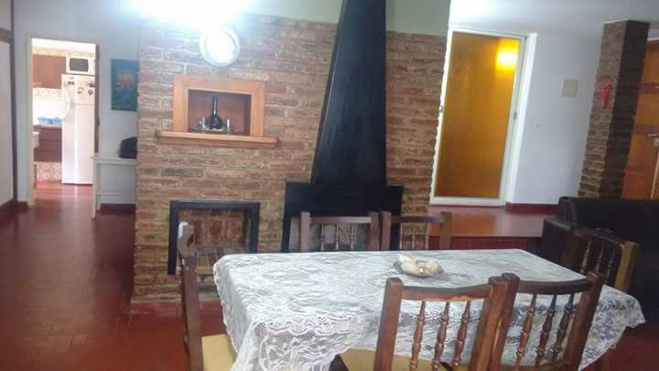 CASA CON PILETA PROXIMA AL CENTRO — foto 10