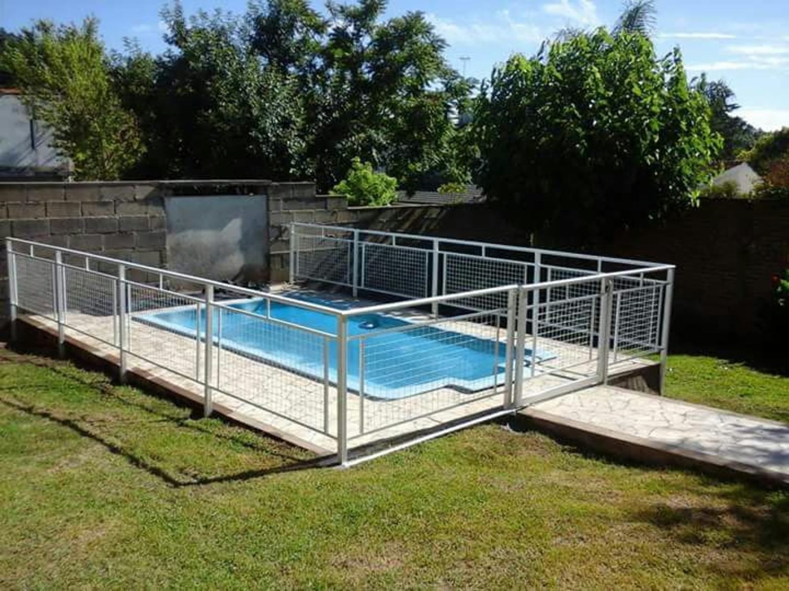 CASA CON PILETA PROXIMA AL CENTRO — foto 14
