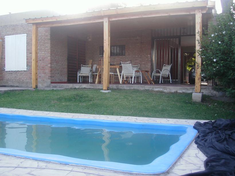 CASA CON PILETA PROXIMA AL CENTRO