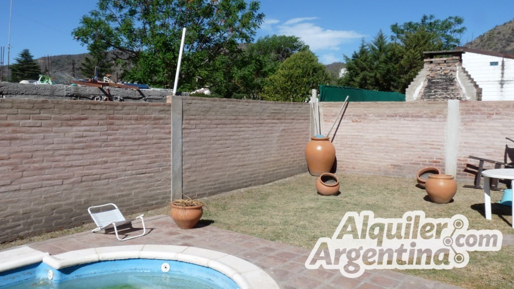 DEPTO A UNA CUADRA DEL RIO CON PILETA-PATIO-COCHERA Y ASADOR