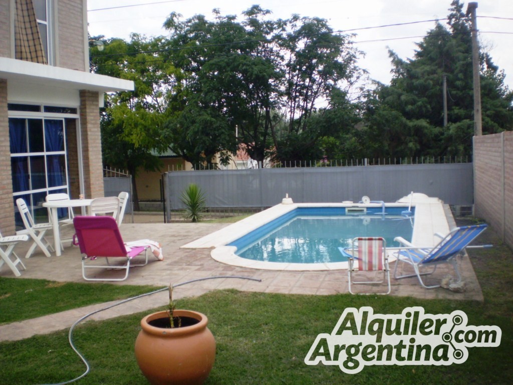DEPTO A UNA CUADRA DEL RIO CON PILETA-PATIO-COCHERA Y ASADOR — foto 3