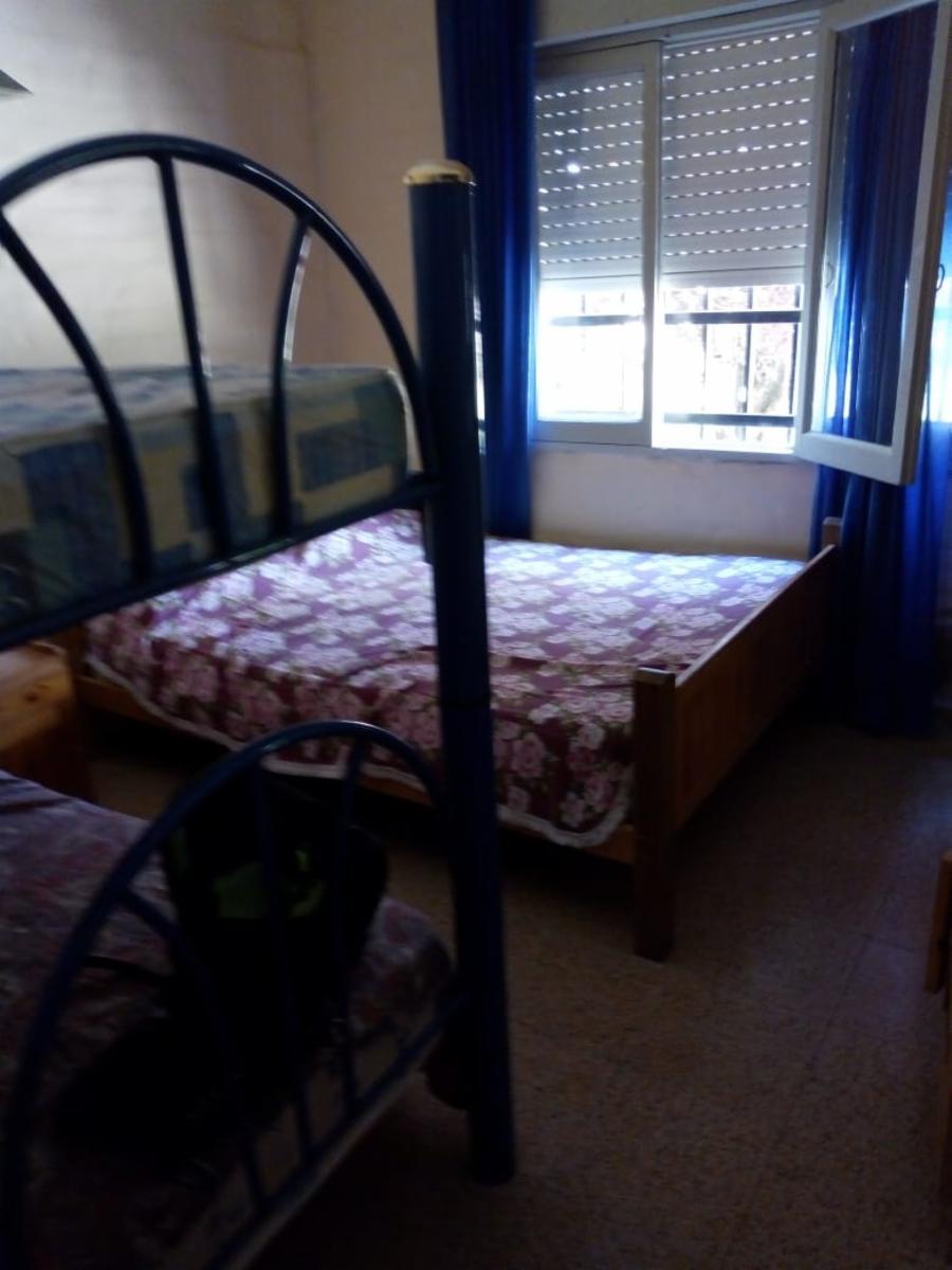 CASA CON PARQUE-QUINCHO-COCHERA A UNA CUADRA DEL RIO. PARA 5-7 PERSONAS — foto 5