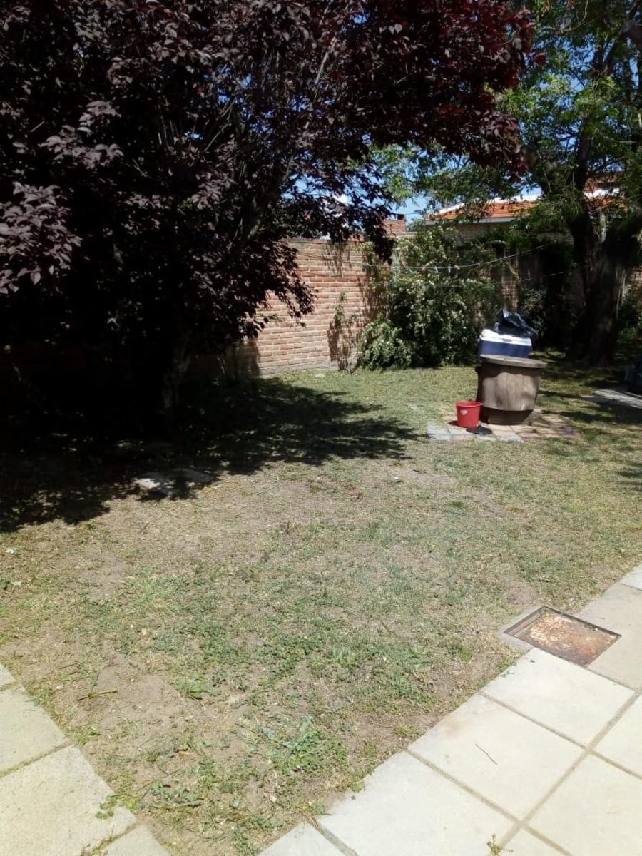 CASA CON PARQUE-QUINCHO-COCHERA A UNA CUADRA DEL RIO. PARA 5-7 PERSONAS — foto 6
