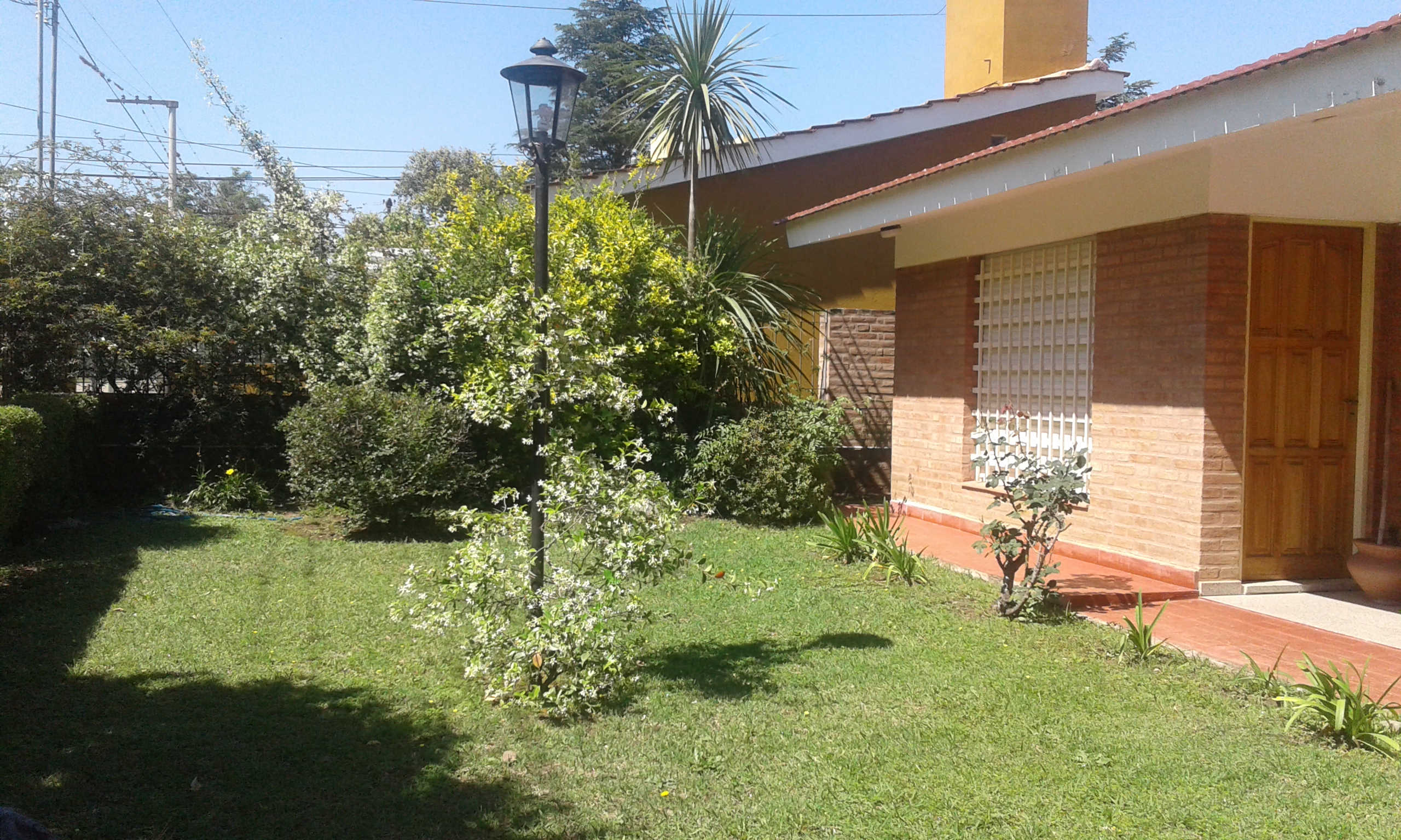 CASA PARA 8 PERSONAS CON PARQUE-QUINCHO-PILETA-GARAJE. A UNA CUADRA DEL RIO!! — foto 2