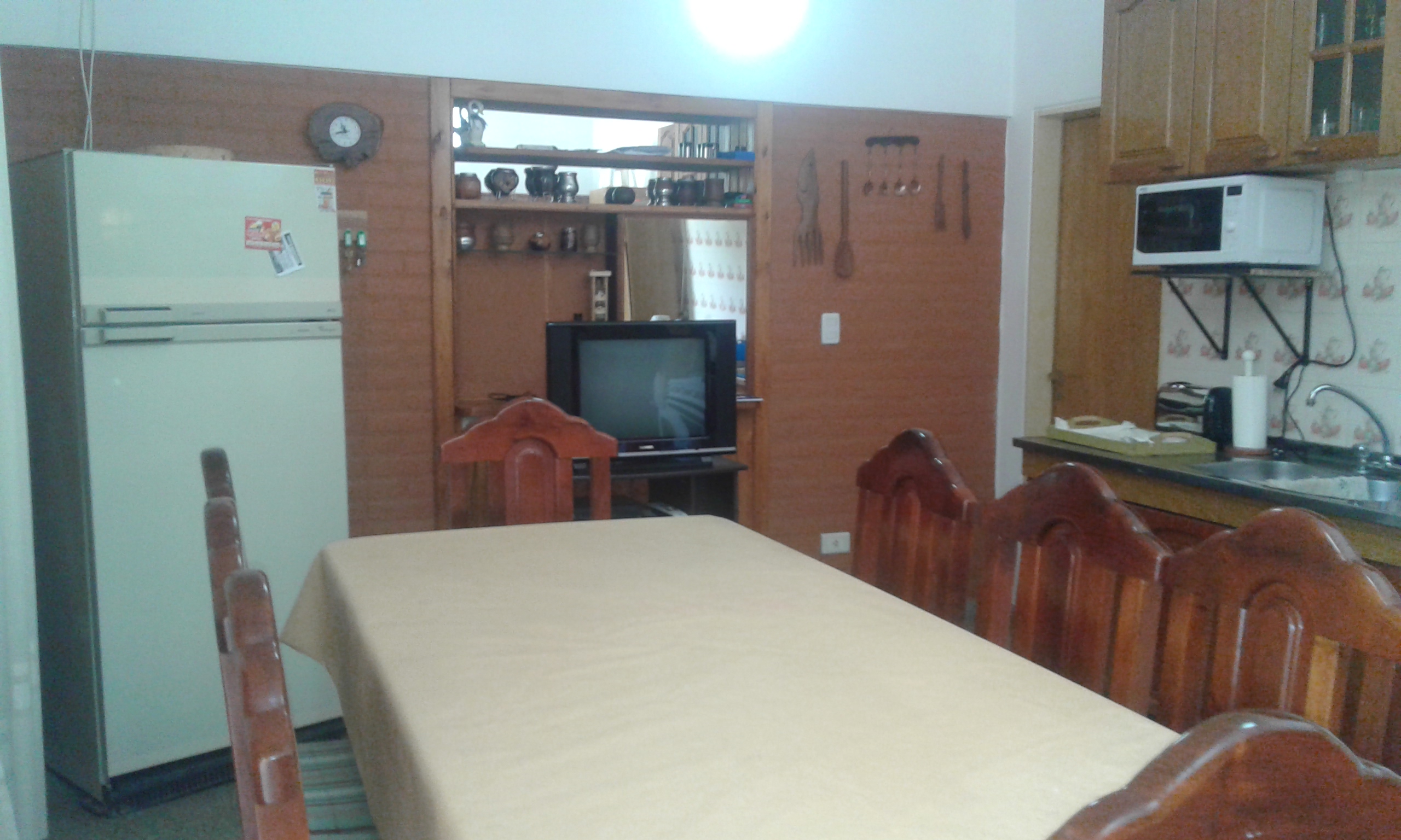 CASA PARA 8 PERSONAS CON PARQUE-QUINCHO-PILETA-GARAJE. A UNA CUADRA DEL RIO!! — foto 3