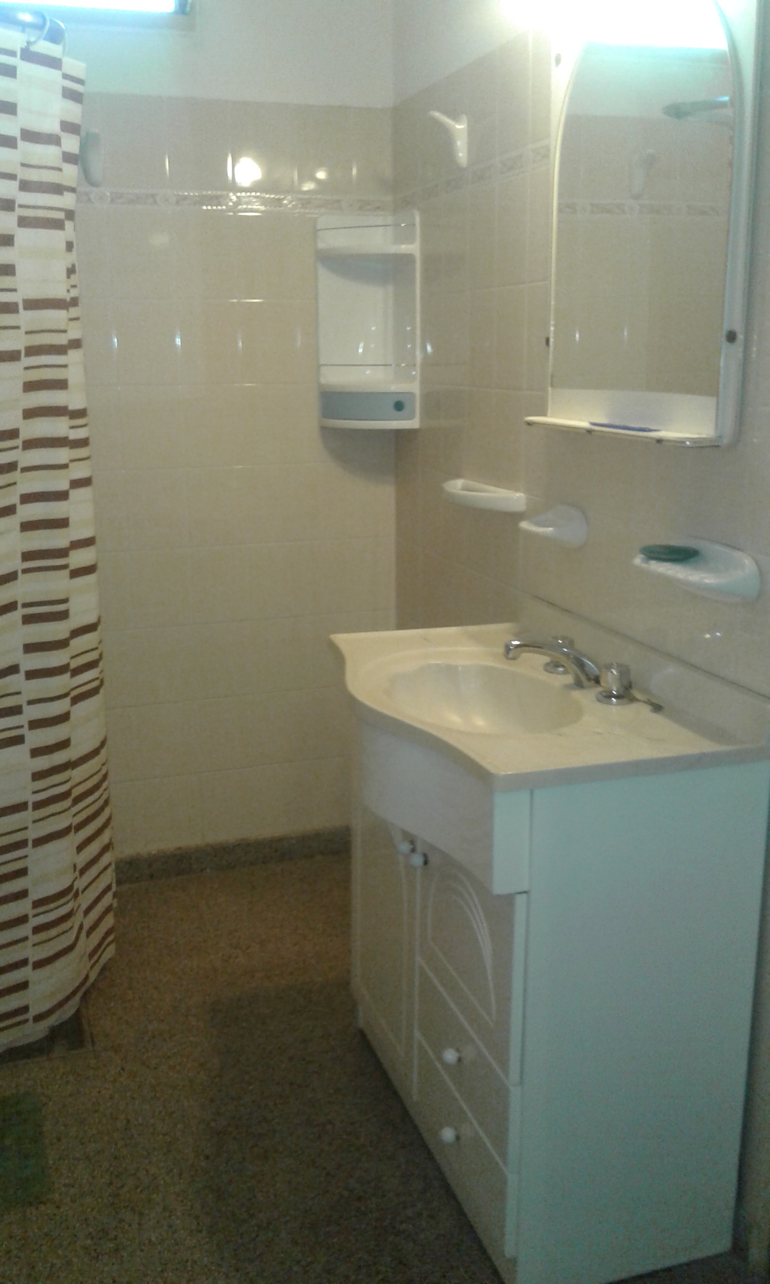 CASA PARA 8 PERSONAS CON PARQUE-QUINCHO-PILETA-GARAJE. A UNA CUADRA DEL RIO!! — foto 8