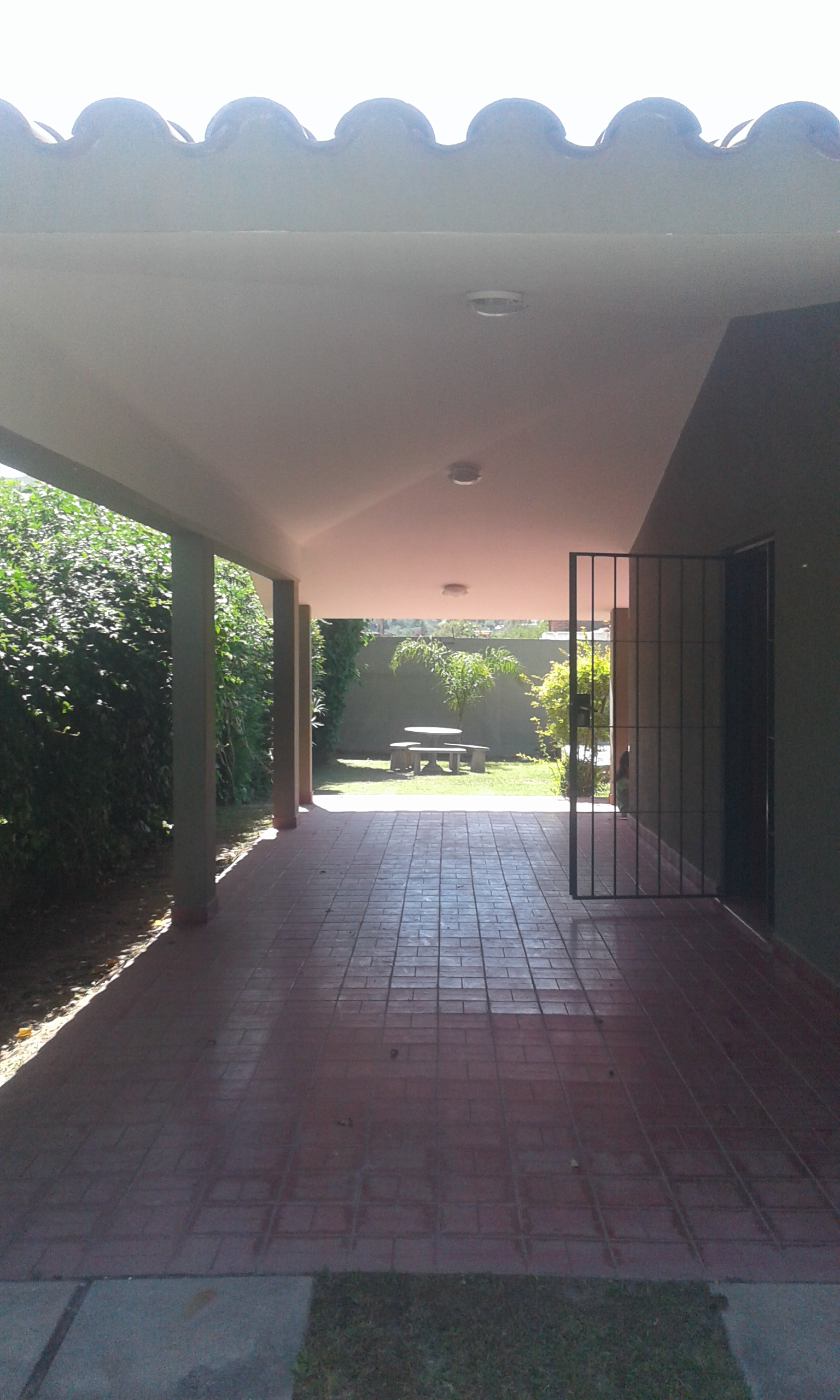 CHALET PARA 6 PERSONAS. CON PILETA. COCHERA. ASADOR. GALERIA. A UNA CUADRA DEL RIO — foto 4