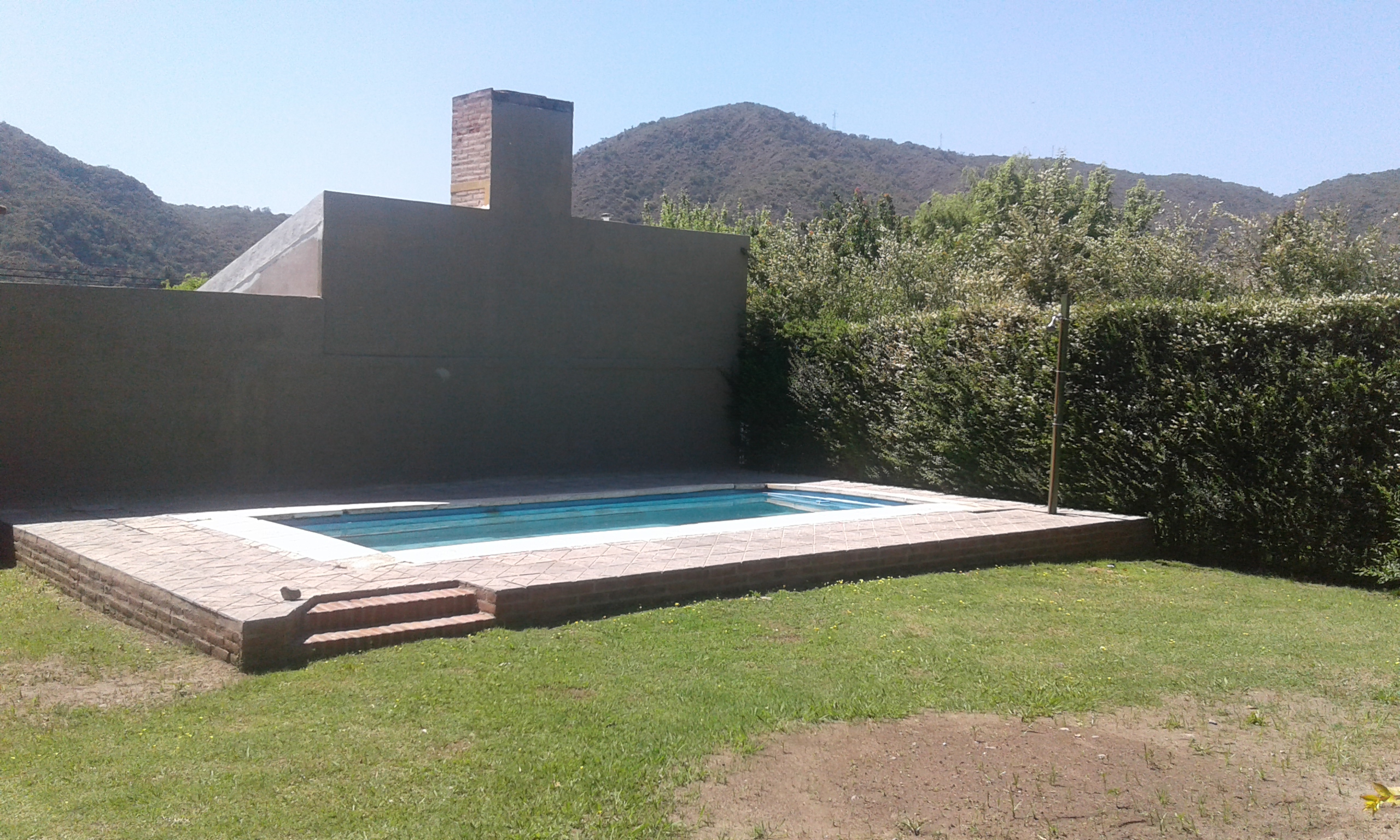 CHALET PARA 6 PERSONAS. CON PILETA. COCHERA. ASADOR. GALERIA. A UNA CUADRA DEL RIO — foto 5