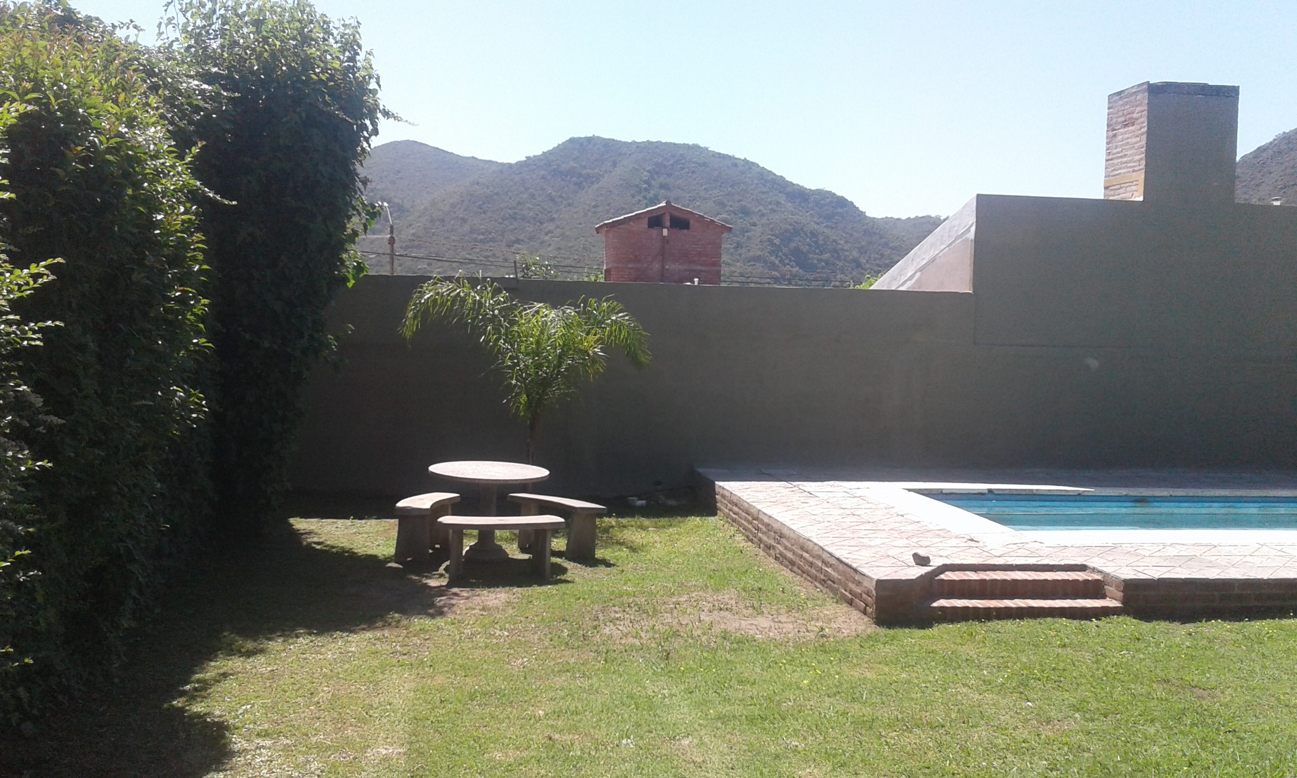 CHALET PARA 6 PERSONAS. CON PILETA. COCHERA. ASADOR. GALERIA. A UNA CUADRA DEL RIO — foto 6