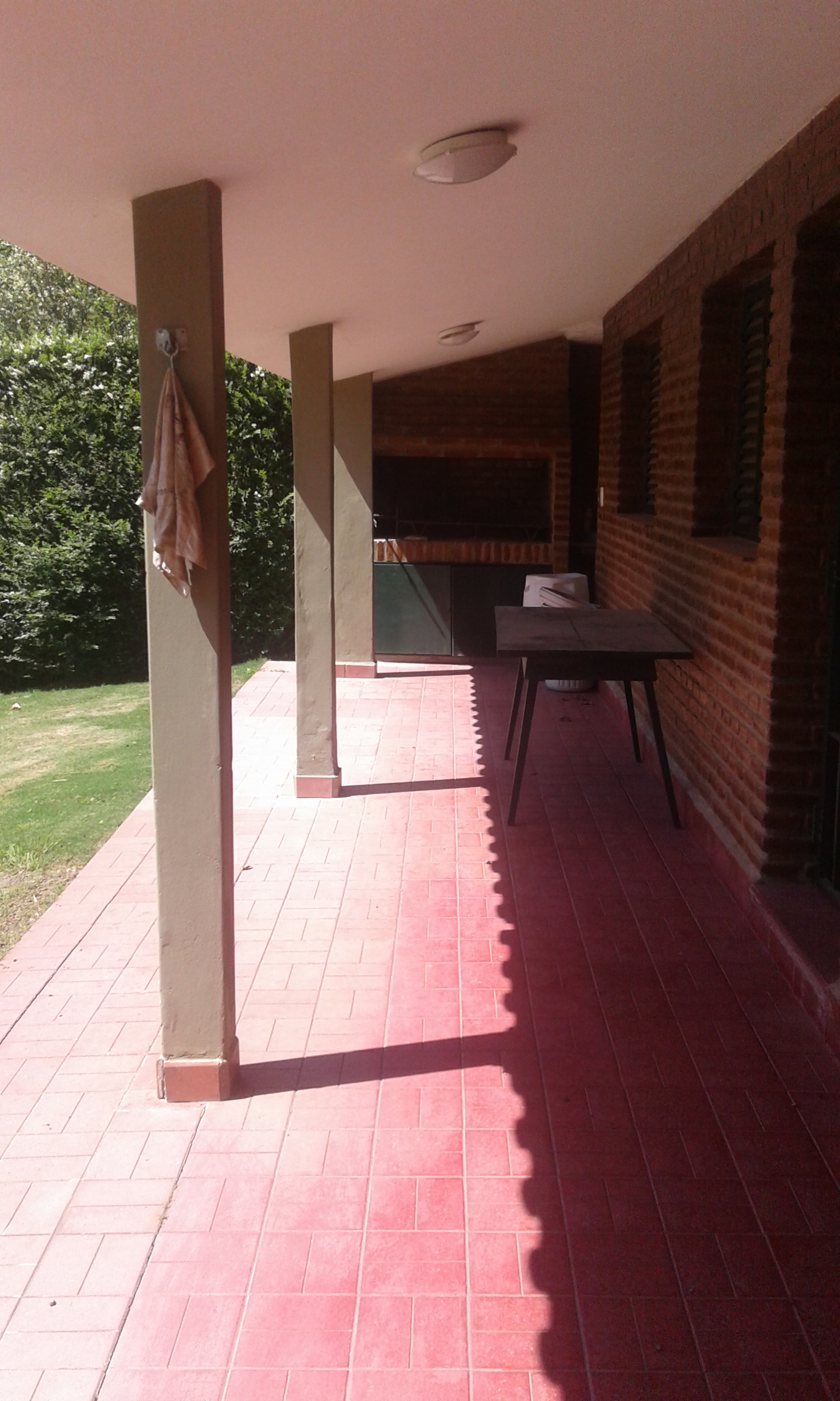 CHALET PARA 6 PERSONAS. CON PILETA. COCHERA. ASADOR. GALERIA. A UNA CUADRA DEL RIO — foto 7