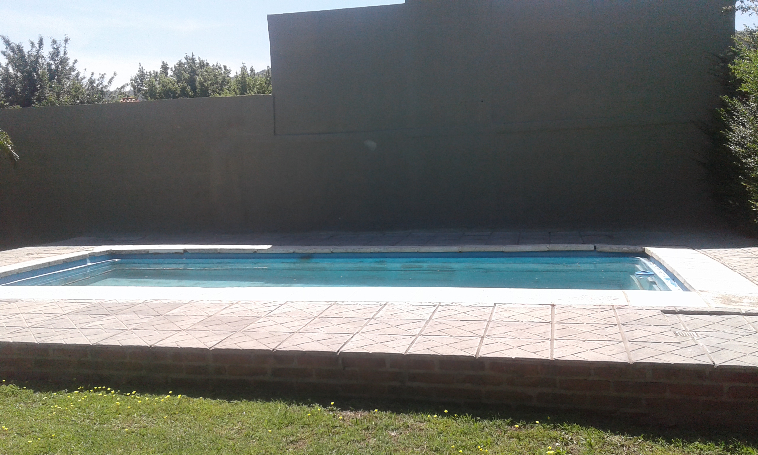 CHALET PARA 6 PERSONAS. CON PILETA. COCHERA. ASADOR. GALERIA. A UNA CUADRA DEL RIO — foto 8