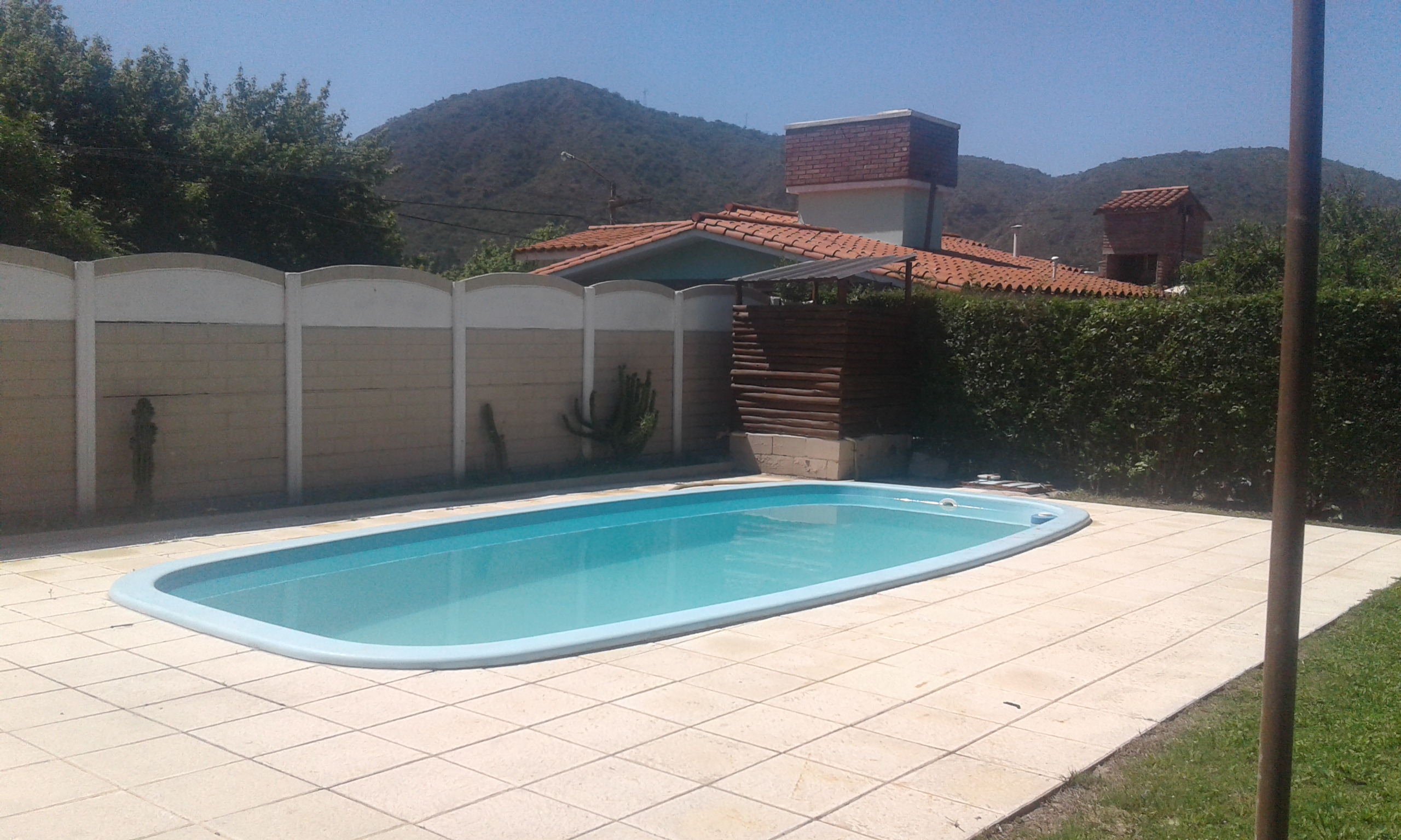 CHALET PARA 6 PERSONAS. CON PATIO. PILETA. COCHERA. PRÓXIMA AL RÍO!! — foto 4