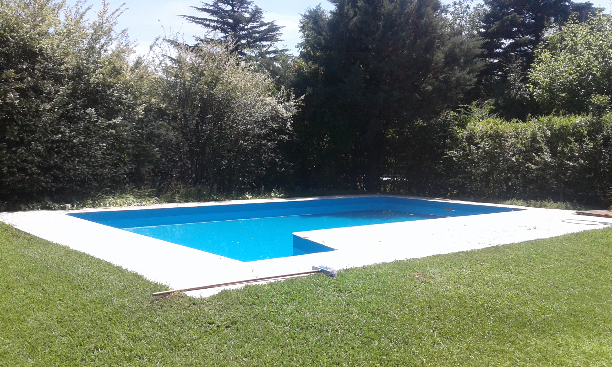 CHALET CON GRAN PARQUE - PISCINA - GALERIA CON ASADOR - PARA 8-12 PERSONAS