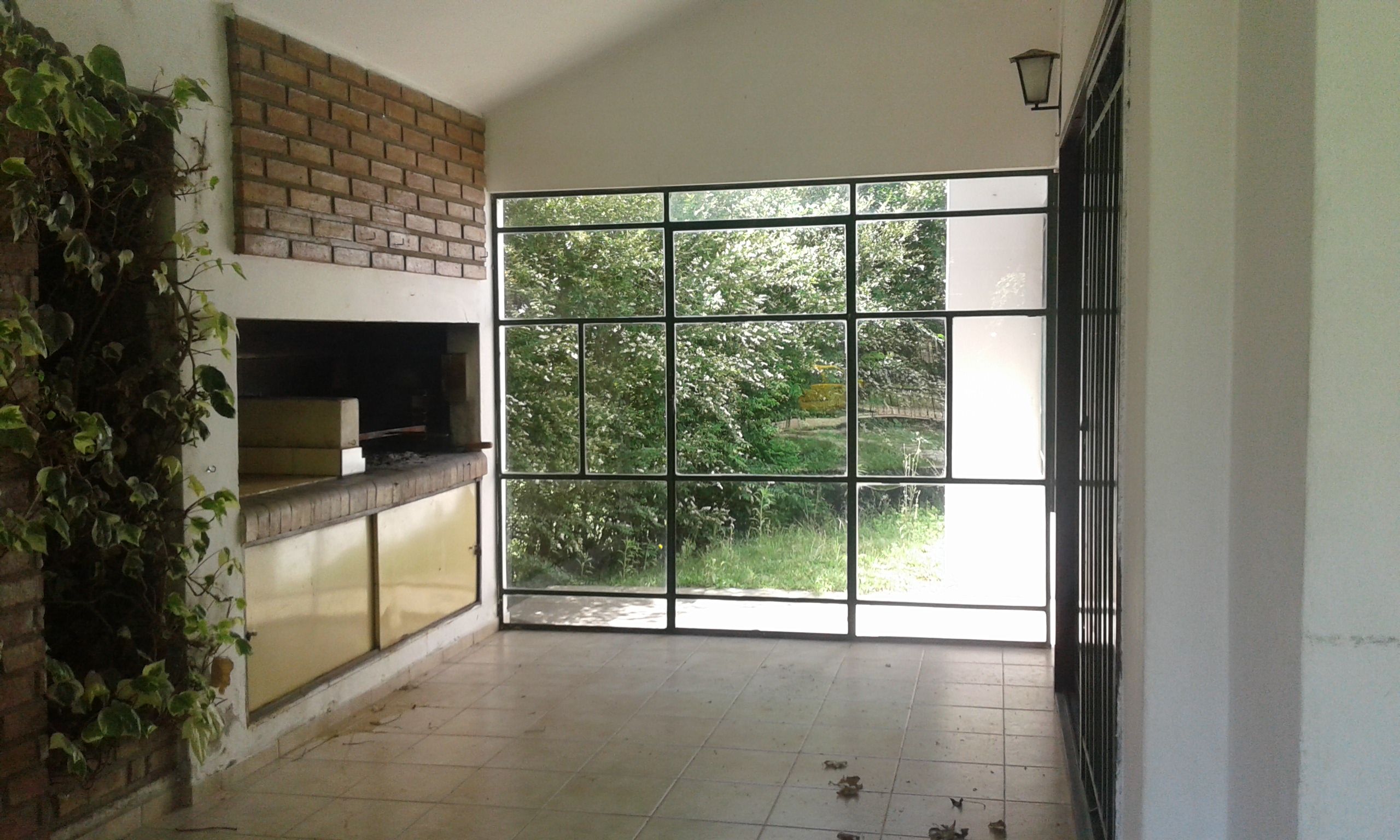 CHALET MUY LINDO CON PATIO - GALERIA - ASADOR - PARA 6-7 PERSONAS. — foto 3