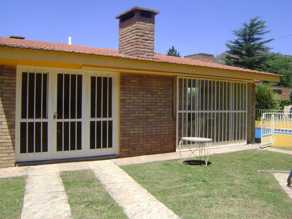 CHALET AMPLIO CON PATIO. PILETA. QUINCHO. PARA 9 PERSONAS — foto 6