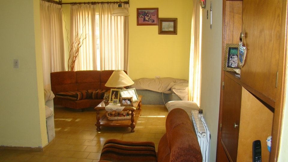 CHALET AMPLIO CON PATIO. PILETA. QUINCHO. PARA 9 PERSONAS — foto 10