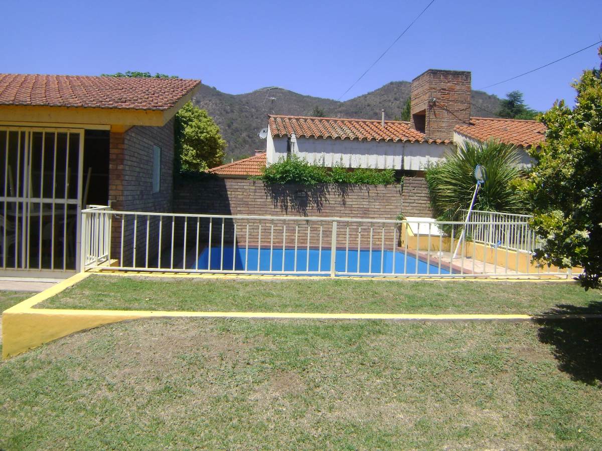 CHALET AMPLIO CON PATIO. PILETA. QUINCHO. PARA 9 PERSONAS — foto 12